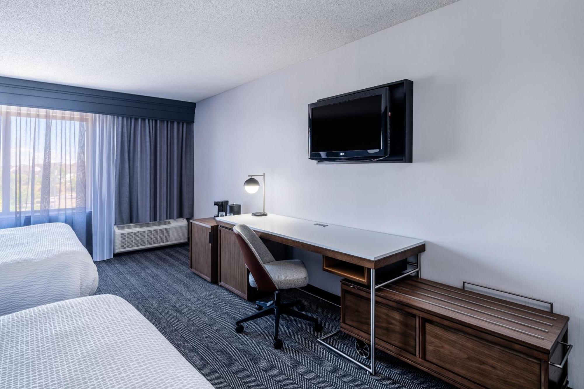 Готель Courtyard By Marriott Colorado Springs South Екстер'єр фото